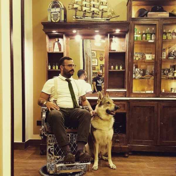 Atmosfera del barbershop BoyscluB in città a Palermo