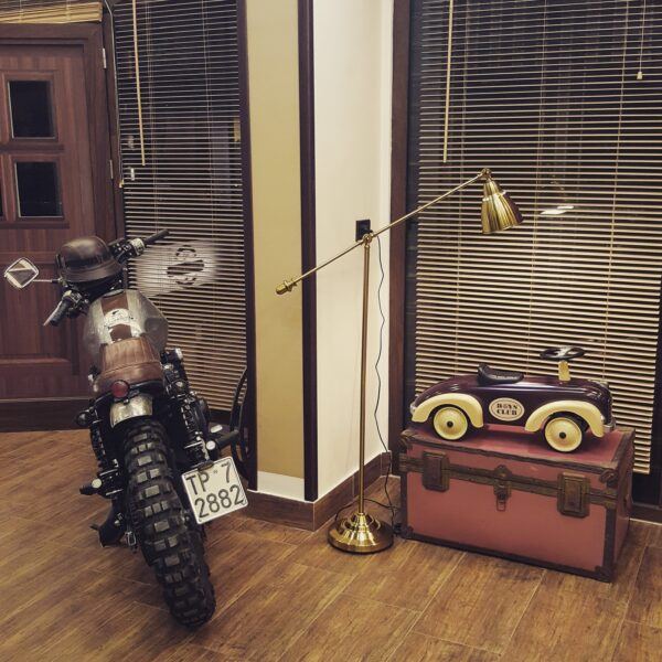 Dettaglio dell’arredamento vintage del barbershop BoyscluB a Palermo